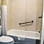 Travelodge by Wyndham Long Beach Convention Center