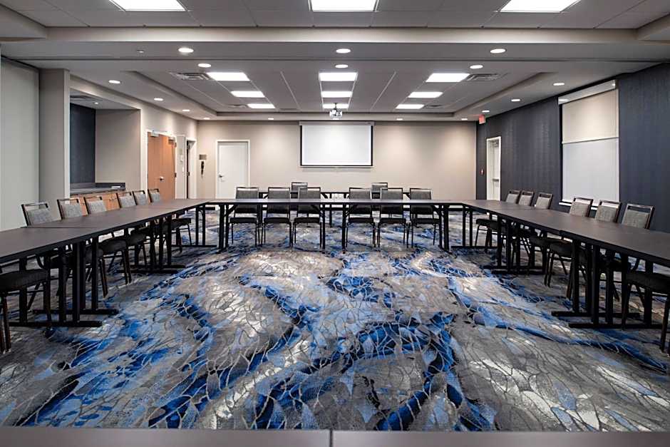 Fairfield Inn & Suites by Marriott Canton