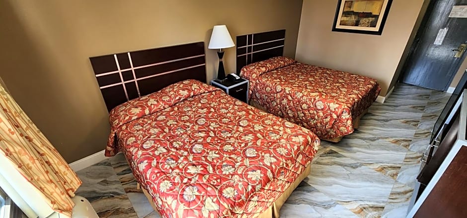 Town House Inn and Suites