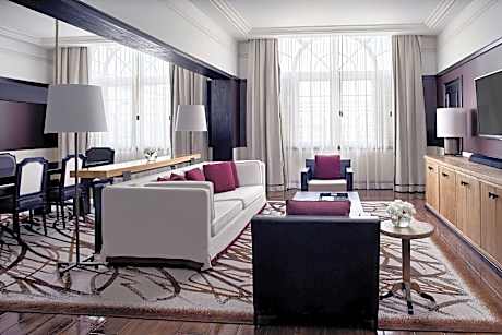 Suite King Size Bed