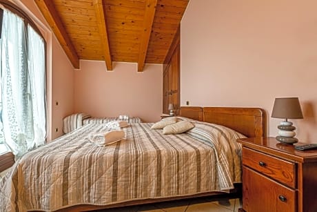 Three-Bedroom Apartment (3-6 Adults) with two bathrooms