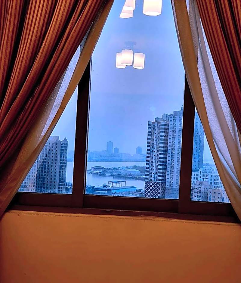 Crown Palace Hotel