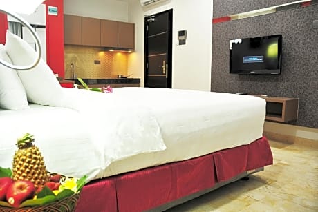 Deluxe King Room with Balcony