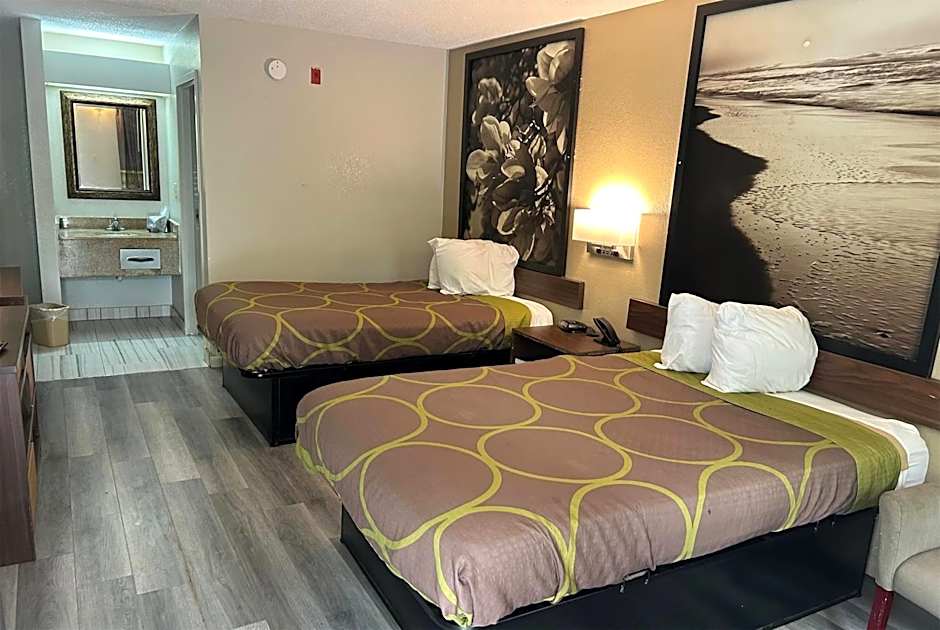 Super 8 by Wyndham Fayetteville