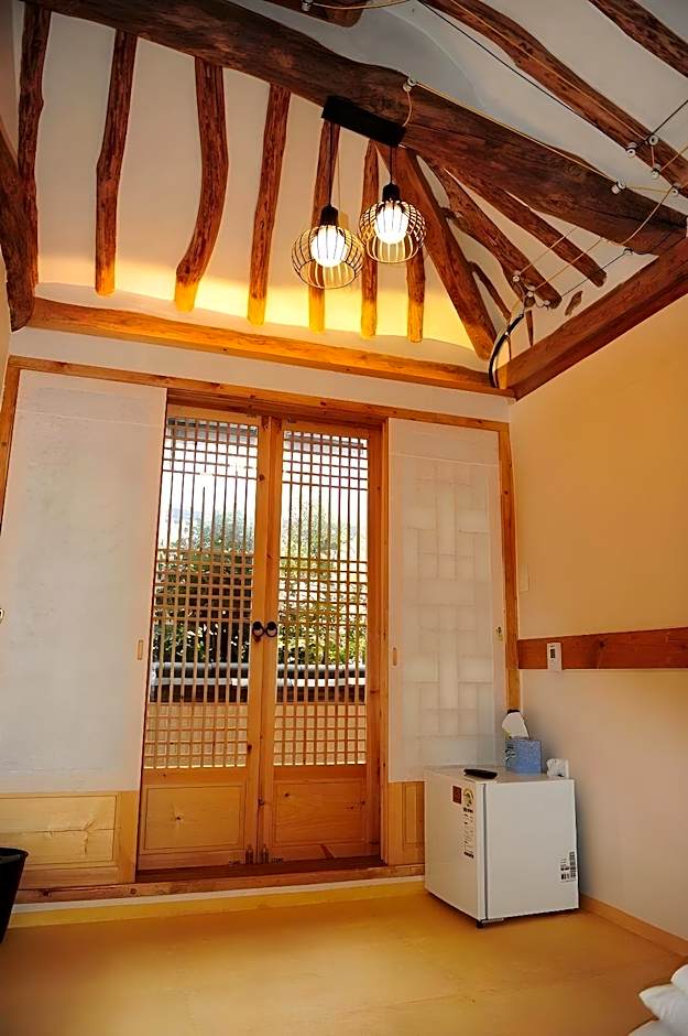 Gaeunchae Hanok Guesthouse Jeonju
