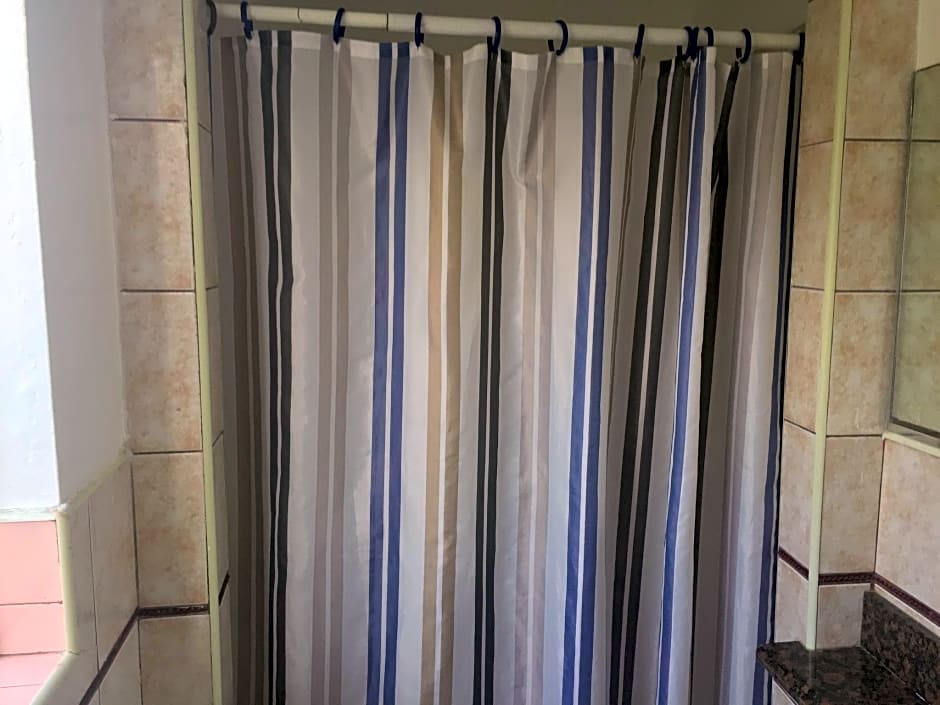 Paradise Inn & Suites