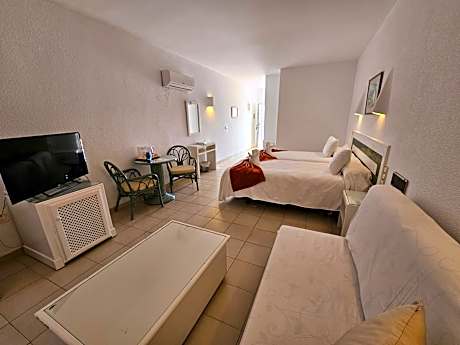 Superior Twin Room with Sea View and Terrace