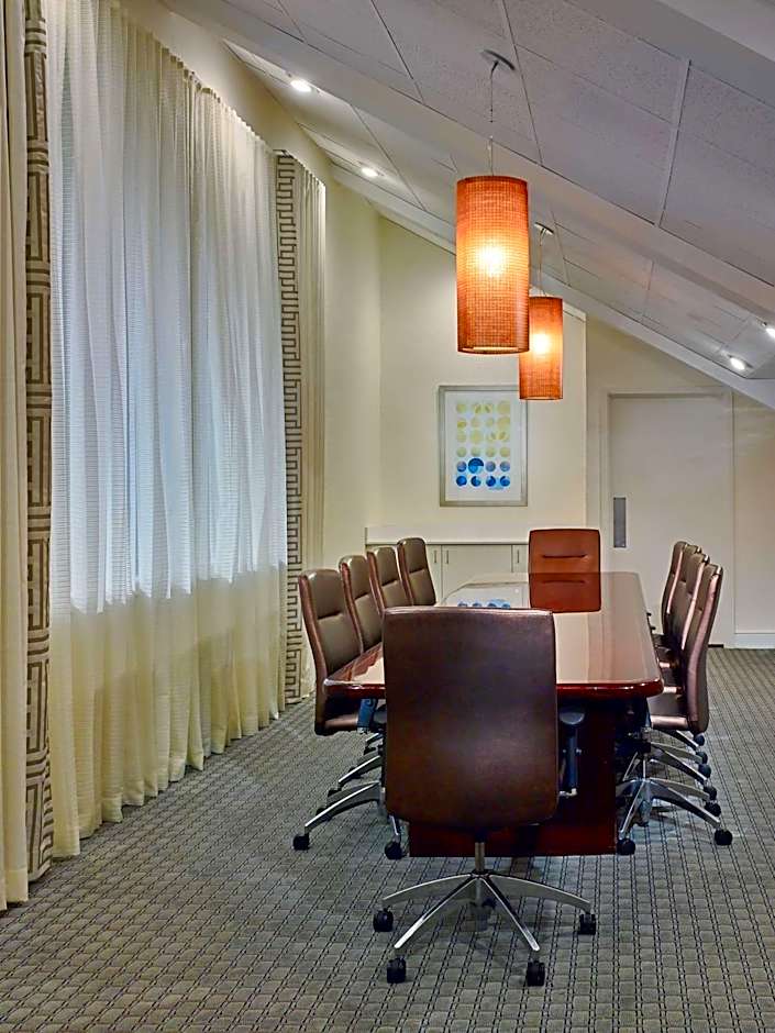 Sonesta Simply Suites Memphis East Poplar Pike