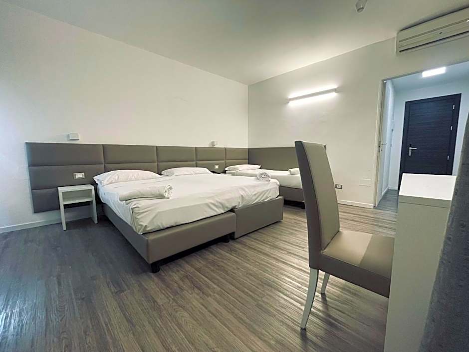 Hotel Holiday