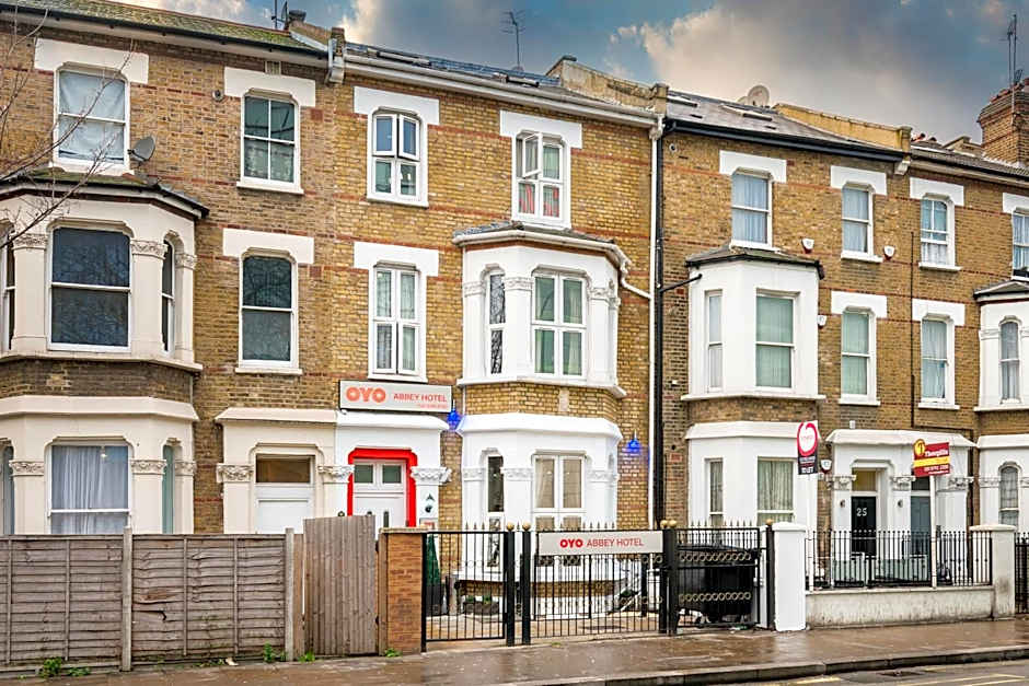 OYO Abbey Hotel, London Shepherd's Bush Market