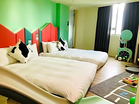 Kid-friendly Family Room