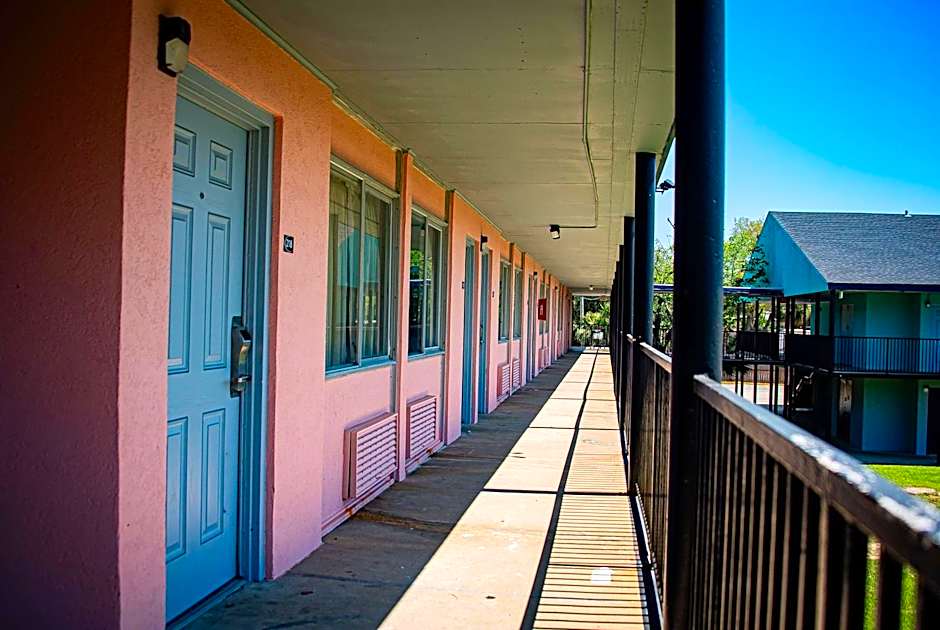 Super 8 by Wyndham Biloxi