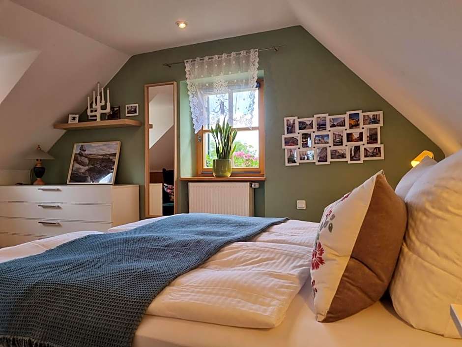 Photo 1 of 21 of Deluxe 1 King Bed