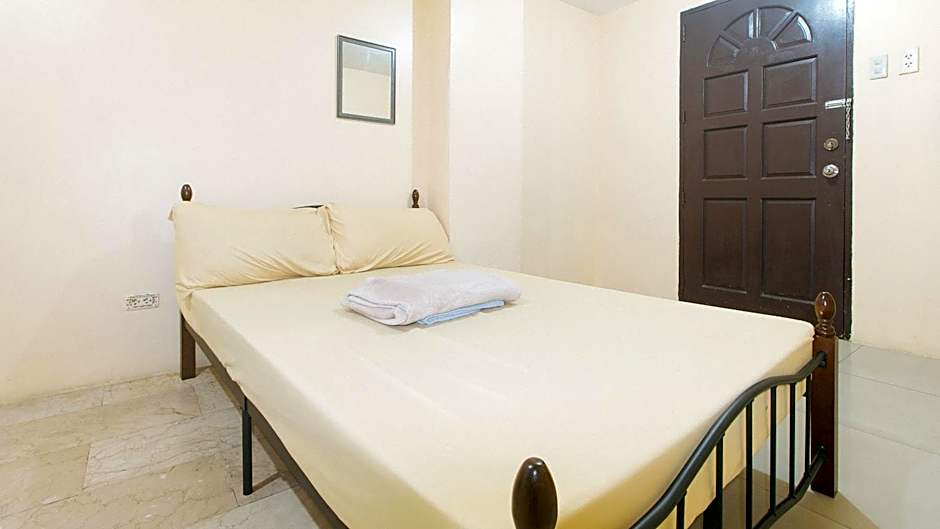 Mervin's Terraces by RedDoorz