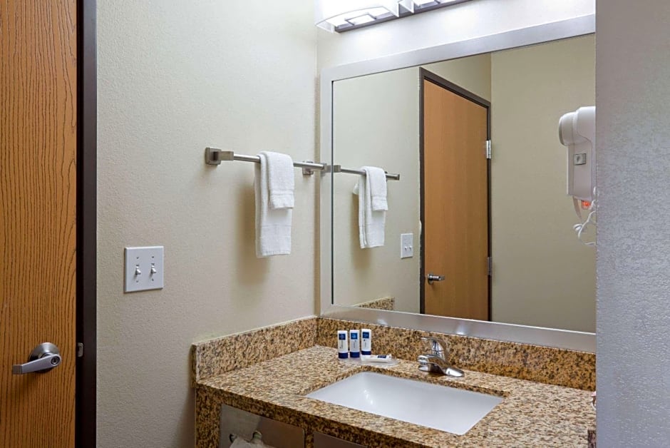 AmericInn by Wyndham Shakopee Near Canterbury Park