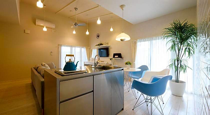 Holiday House Green Garden