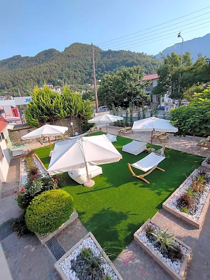 Anassa Deluxe Apartments & Studios