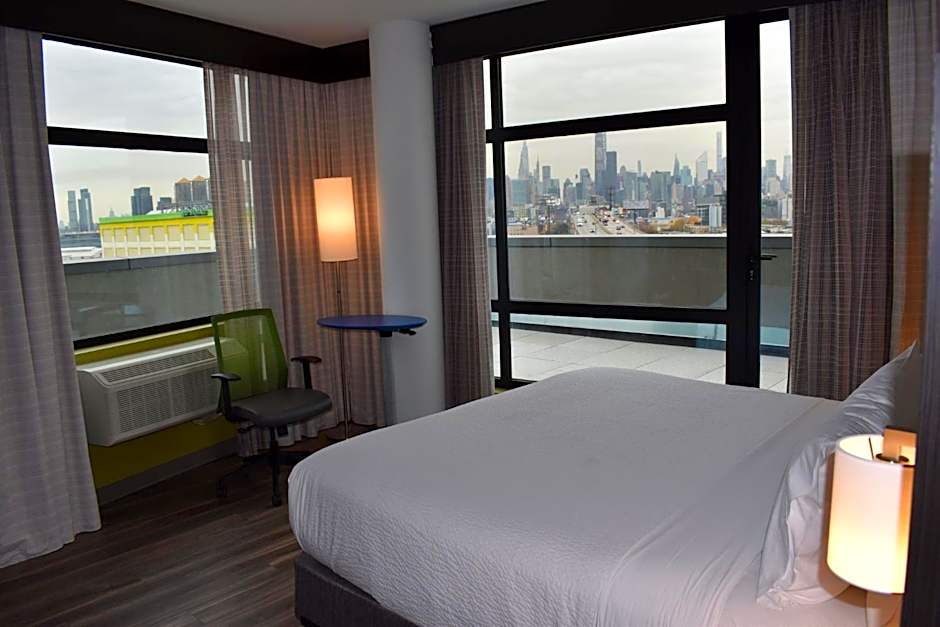 Holiday Inn Express Long Island City E New York By IHG