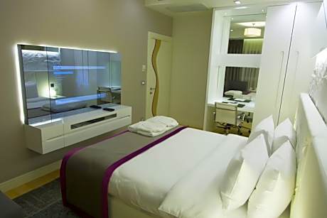 Corner Premium Two-Bedroom Apartment