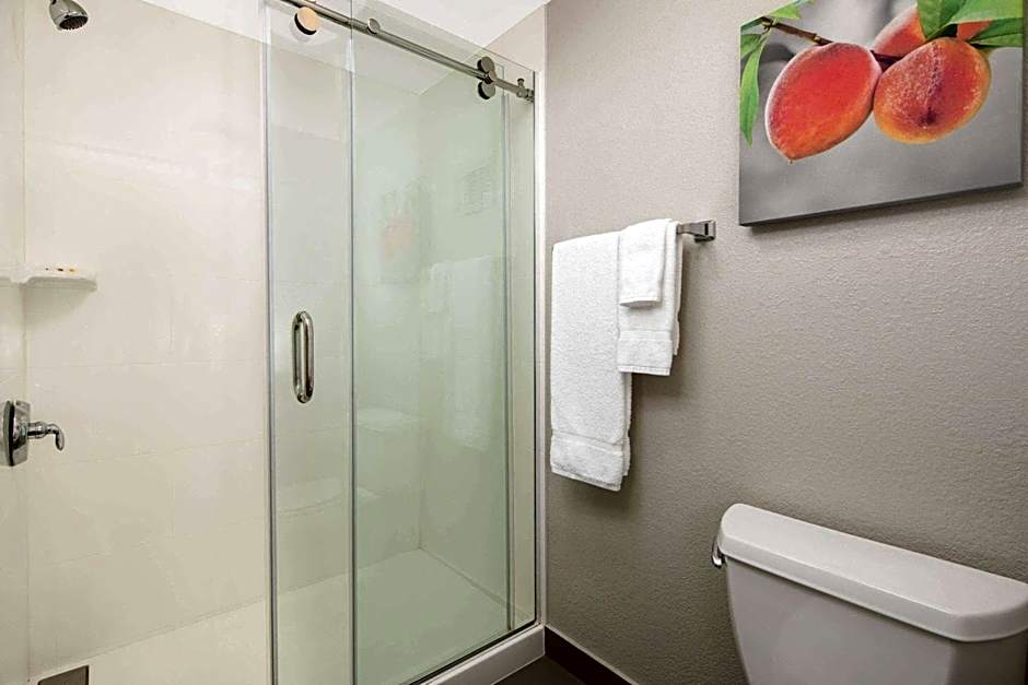 La Quinta Inn & Suites by Wyndham Atlanta Airport North