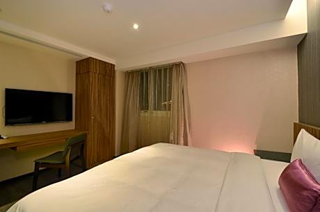 Superior Double Room (Check-in after 22:00)