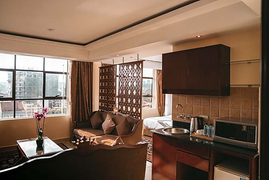 Saab Royale Hotel
