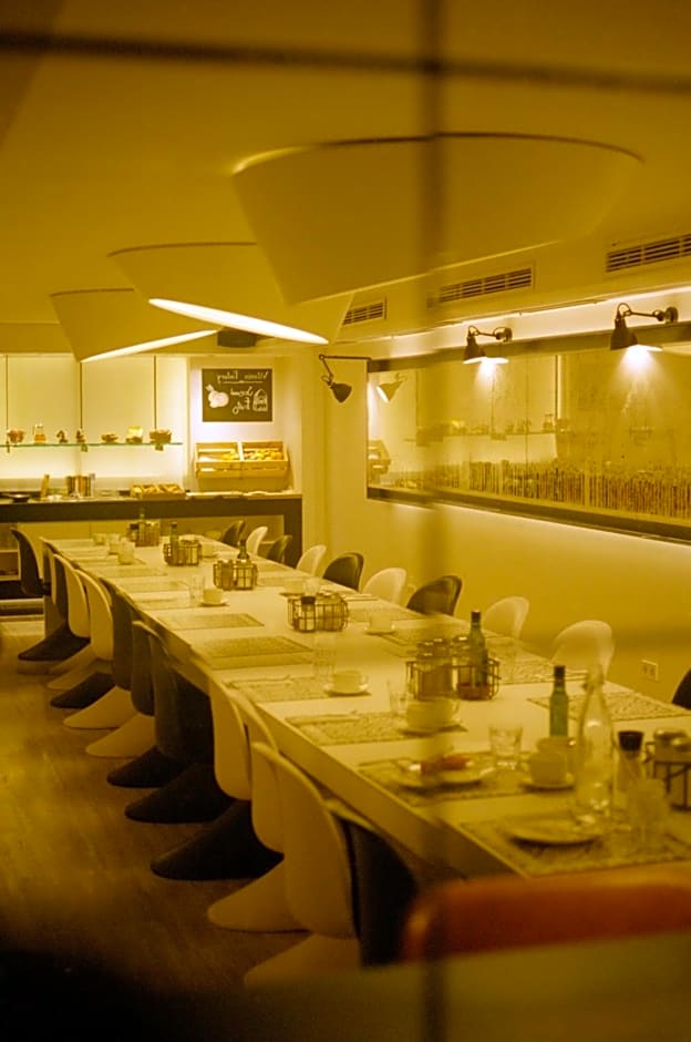 Pol & Grace Hotel