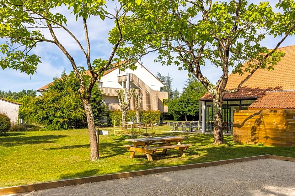 greet hotel restaurant Angouleme Ouest