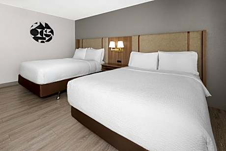 Queen Room with Two Queen Beds and Mobility Accessible Tub