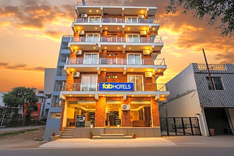 FabHotel Unique Stay
