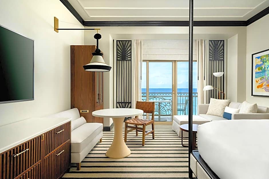 Photo 1 of 1 of 1 King Bed, Ocean front