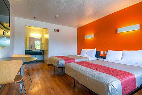 2 Full Beds | ADA/RI Shower/Deluxe/Mini Fridge