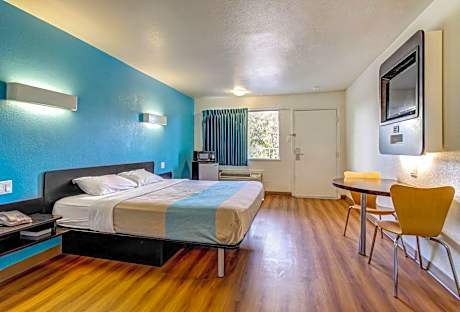 Motel 6 Waco - Lacy Lakeview