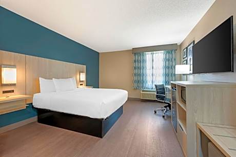 Queen Room with Mobility Accessible Roll-In Shower