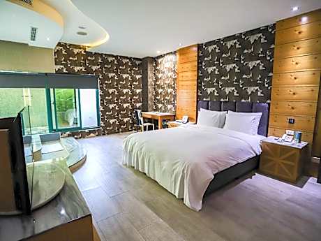 Flagship Suite
