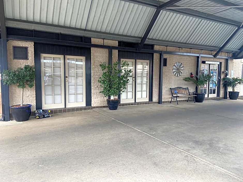 All Seasons Motor Lodge