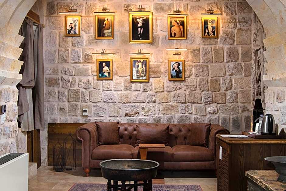 Cappa Via Cave Hotel