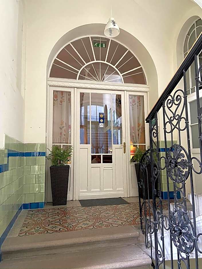 Guest Rest Studio Apartments