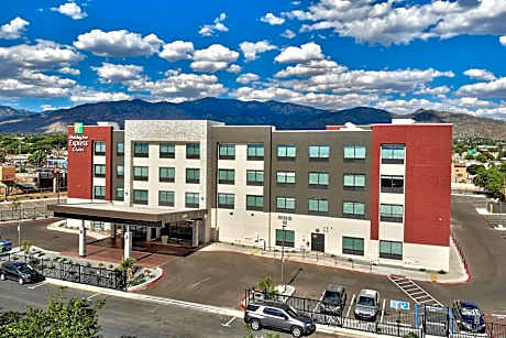 Holiday Inn Express And Suites Albuquerque East By IHG