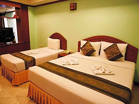 Family Room (3 Adults)