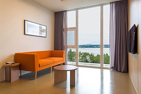 Royal Room + Warm Pool & Sauna for 4 + Kids Play Lounge