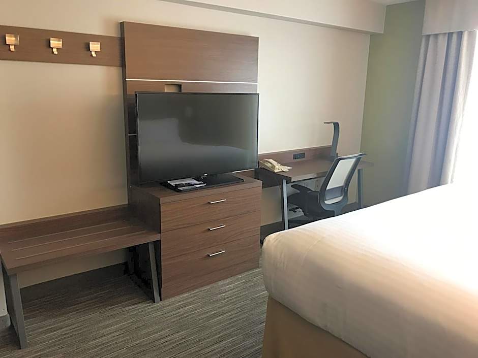 Holiday Inn Express Hotel & Suites Louisville East By IHG