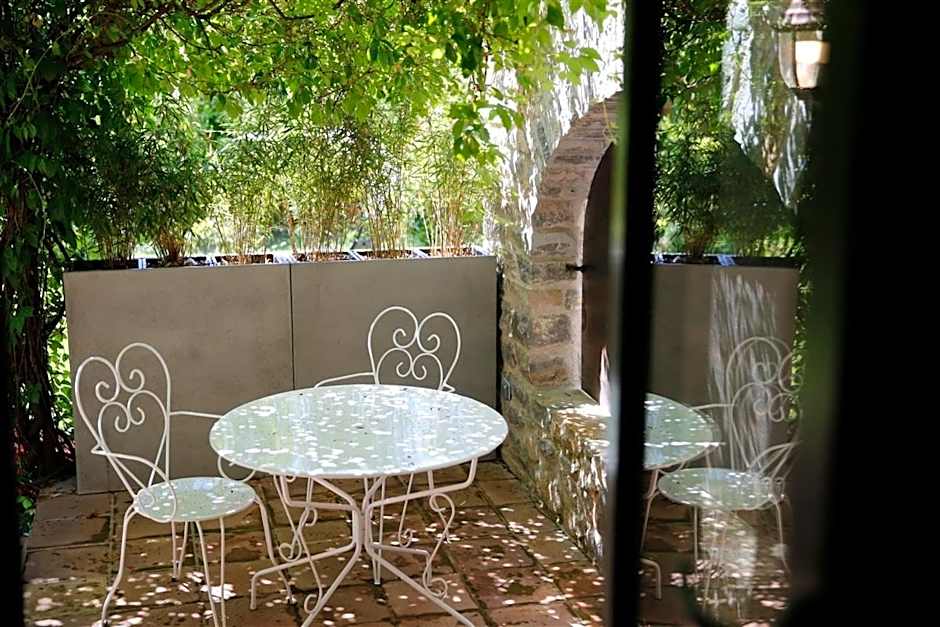 L Amourier chambres charme et confort avec Jacuzzi ou baignoire XXL