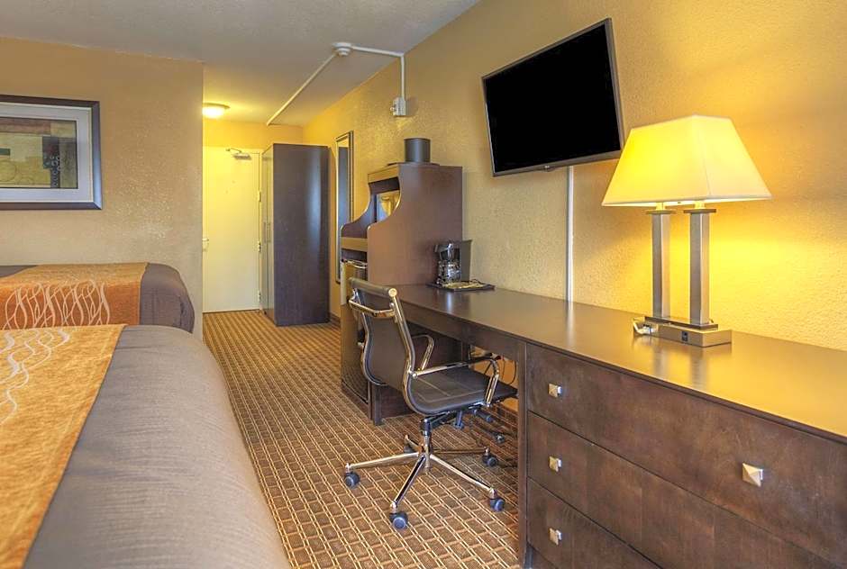 Quality Inn & Suites Chattanooga-East Ridge