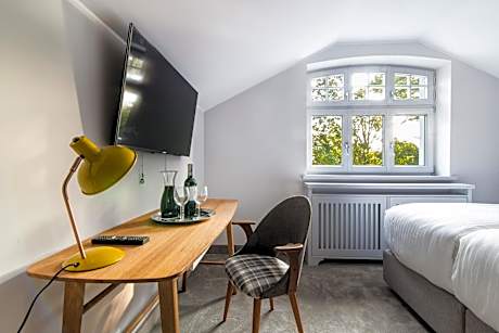 Apartment with Garden View