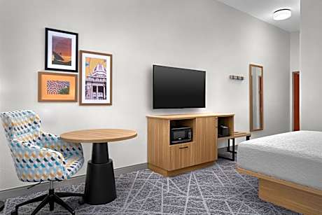 King Room with King Bed - Non-Smoking