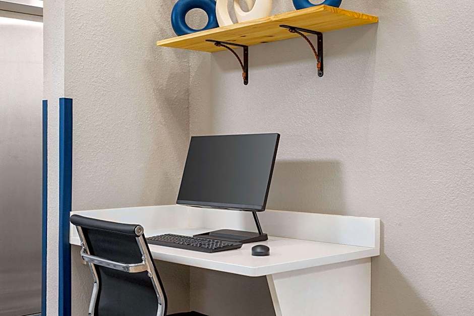 AmericInn by Wyndham Williamsburg