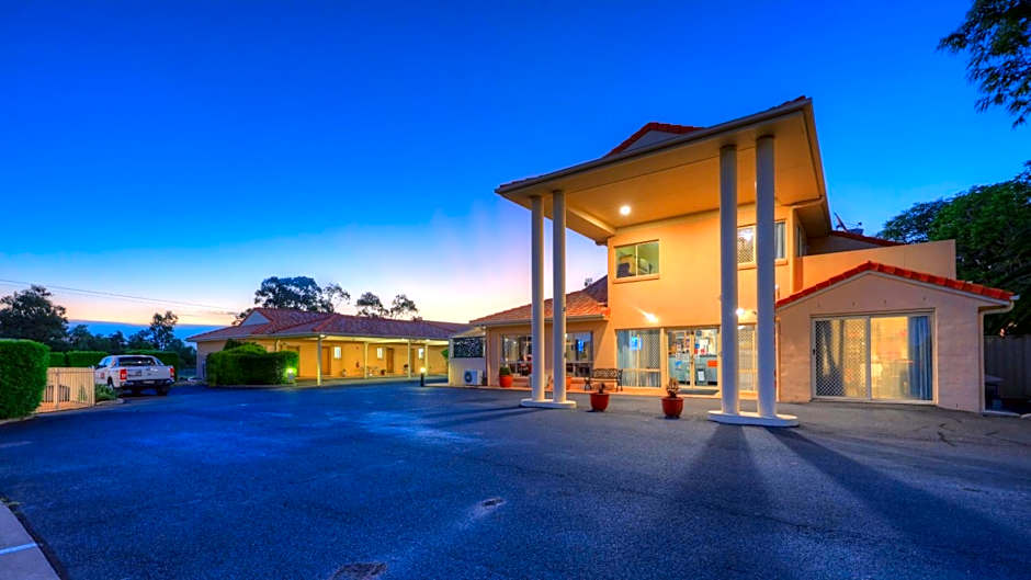 Country Roads Motor Inn