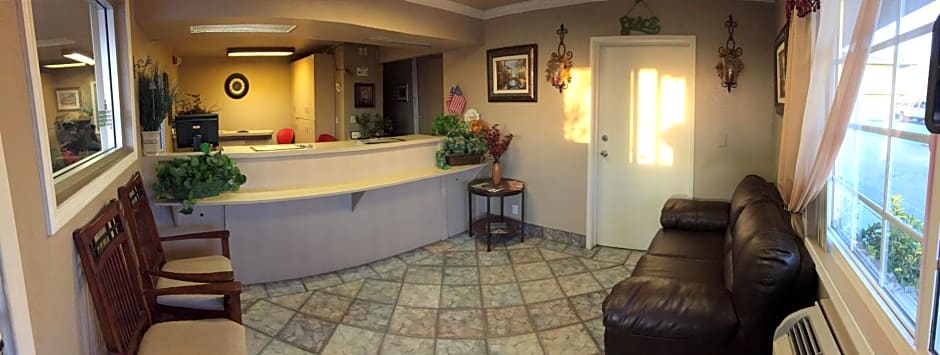 Hilltop Inn & Suites