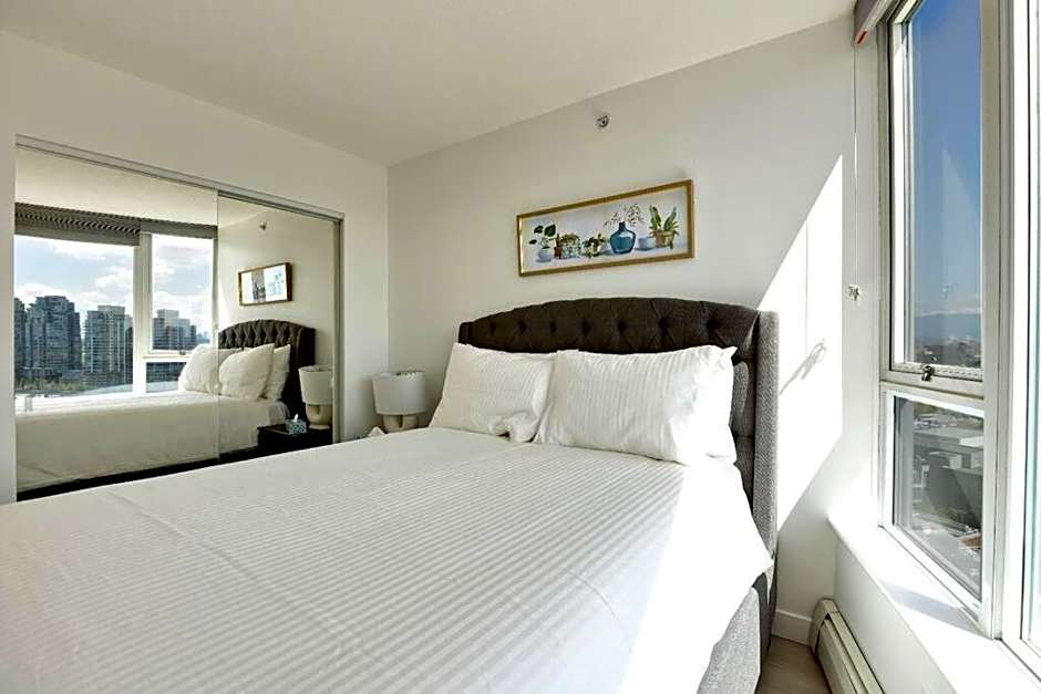 Luxary Condo Downtown Vancouver with free parking